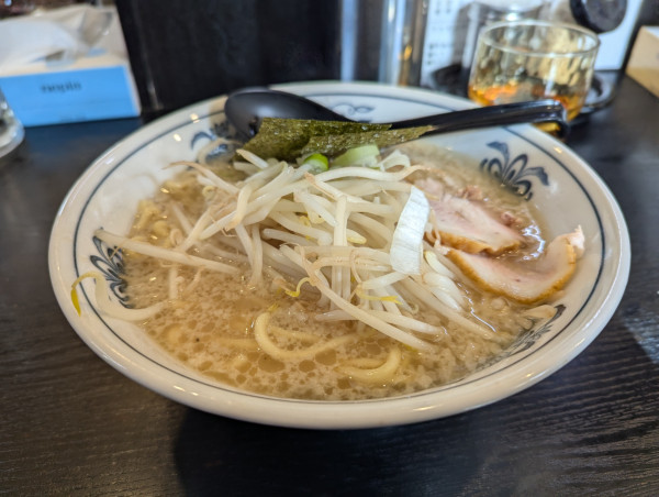 「醤油ラーメン」@ハッスルラーメンホンマ 浅草店の写真