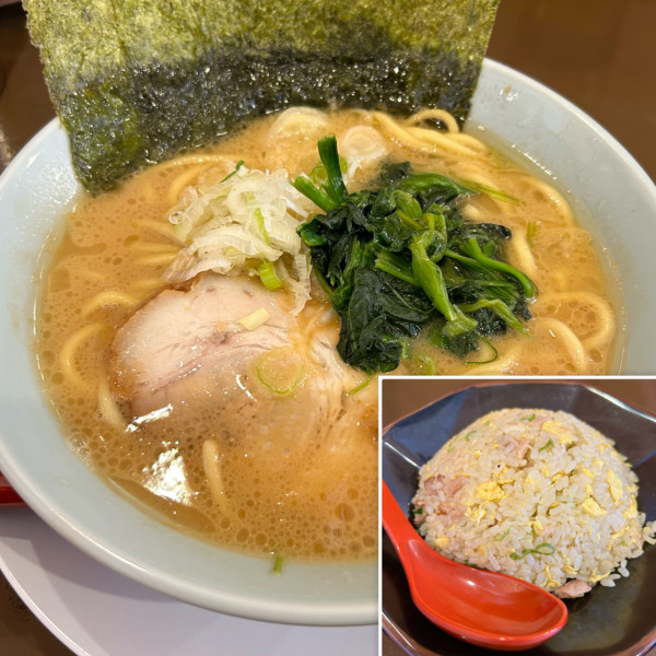 「豚骨醤油ラーメン880円 半チャーハン450円」@ラーメン清六家 神立店の写真