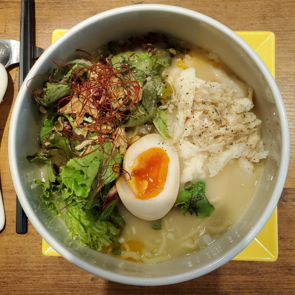 「鶏白湯塩」@蔭山樓 表参道ヒルズ店の写真