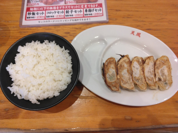 「ランチ餃子セット1000円(餃子、ラーメン、ライス)」@奈良天理ラーメン 天風 豊川店の写真