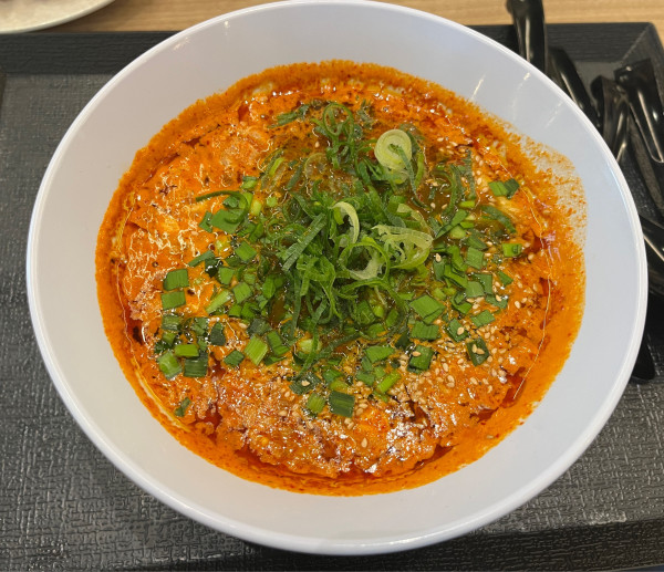 「宮崎辛麺　激辛　麺硬　1050円」@KING&QUEEN DINNINGの写真