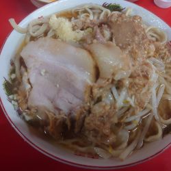 ラーメン半分　生卵九条ネギｺｰﾙﾆﾝﾆｸｱﾌﾞﾗ