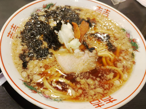 「中華そば 900円（麺少なめ背脂ふつう）」@燕三条 中華そば 鬼にぼの写真