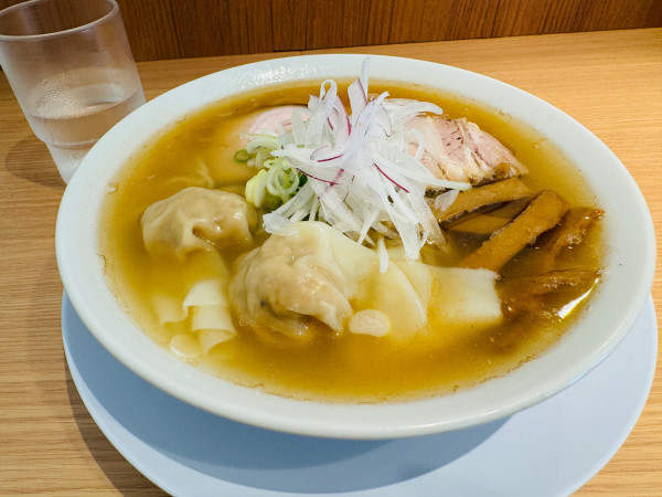 「中華そば塩 特製肉ワンタン 細麺」@中華そば やなぎやの写真