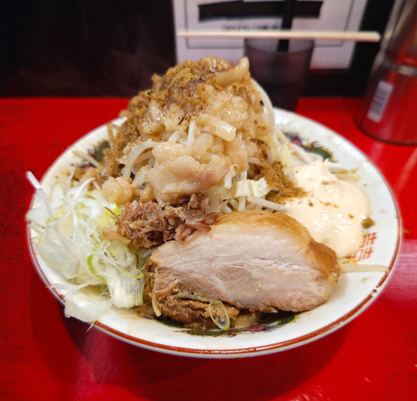 「豚あり・まぜそば（小）」@ラーメン鷹の目 北千住店の写真