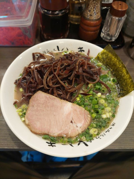 「ねぎらーめん カタ＋キクラゲ＋替え玉＋明太ごはん」@博多長浜らーめん いっきの写真