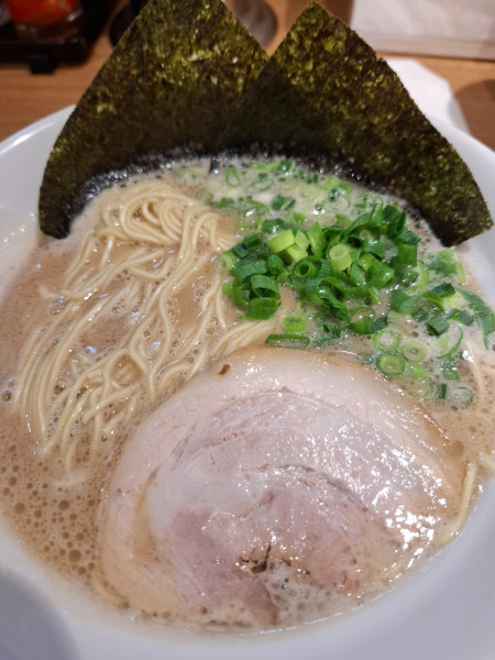 「ラーメン850円」@釜焚きとんこつ がっとん 東京ラーメン横丁店の写真