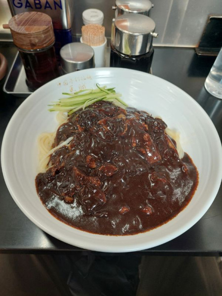 「ジャージャー麺 大盛 1350円」@中国手打拉麺 馬賊 日暮里店の写真