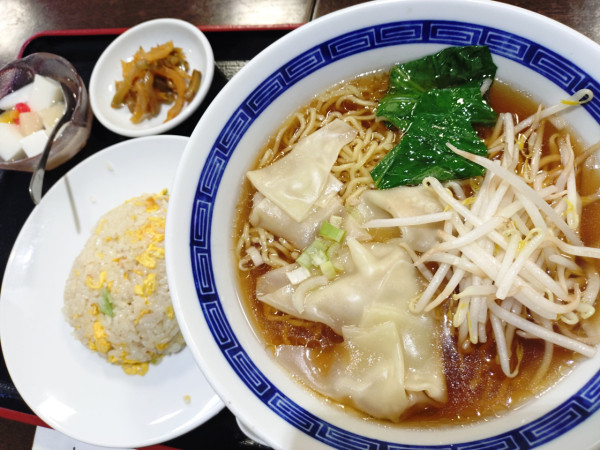 「ワンタン麺、半チャーハン」@中国家庭料理 福ちゃんの写真