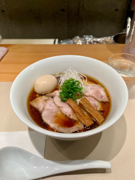 「焼豚味玉醤油らーめん」@燎の写真