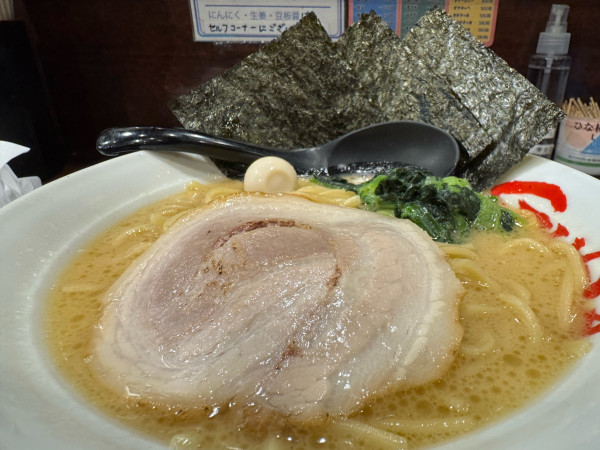 「豚骨醤油ラーメン中麺」@横濱家系ラーメン 吟家 東金店の写真