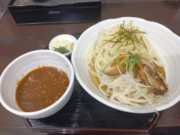 「ざる満月らーめん・味噌󠄀だれ(¥900)」@手打ちらーめん 満月の写真