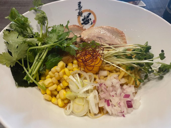 「背脂辛味噌まぜ麺1150円＋パクチー200円」@麺'sBar 堀の写真