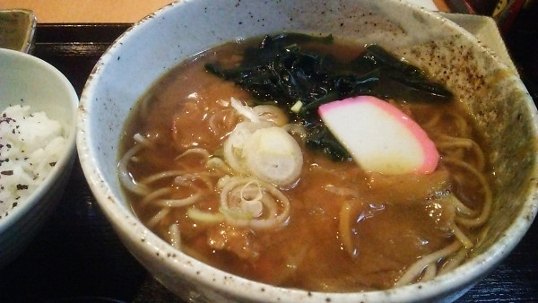 「カレーそば 680円＋ゆかりごはん 160円」@しなのの写真