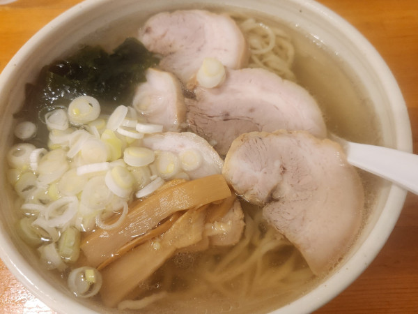 「塩焼豚麺」@手打ちらーめん なりやの写真
