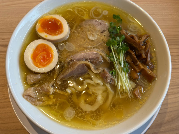 「塩中華そば+味玉」@手打 親鶏中華そば綾川 大成店の写真