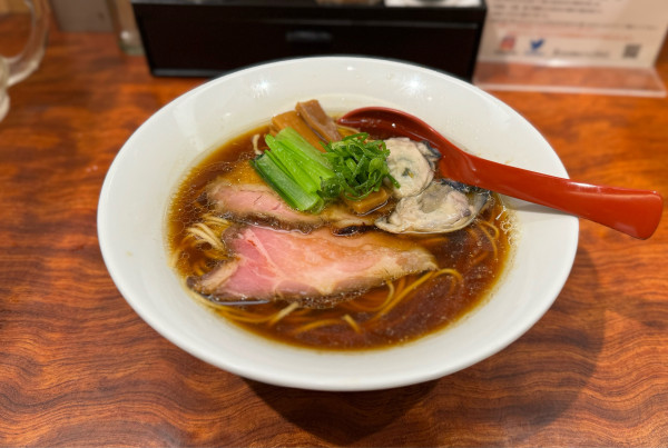 「醤油そば¥1000、牡蠣コンフィ¥200×2」@三馬路 東京店の写真