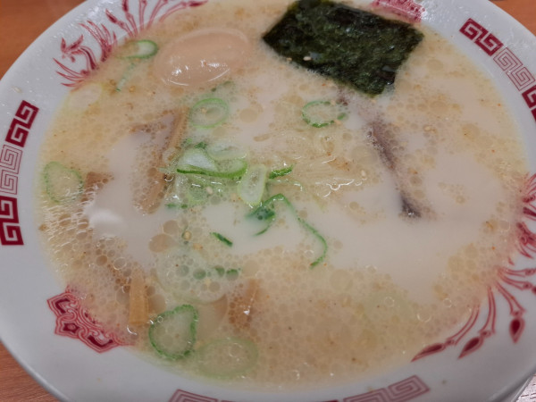 「味玉とんこつラーメン６１０円」@日高屋 九段下店の写真