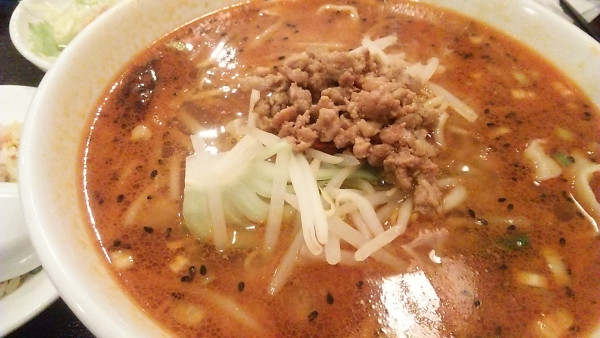 「ランチD マーラ刀削麺＋半チャーハン 950円」@合楽園の写真