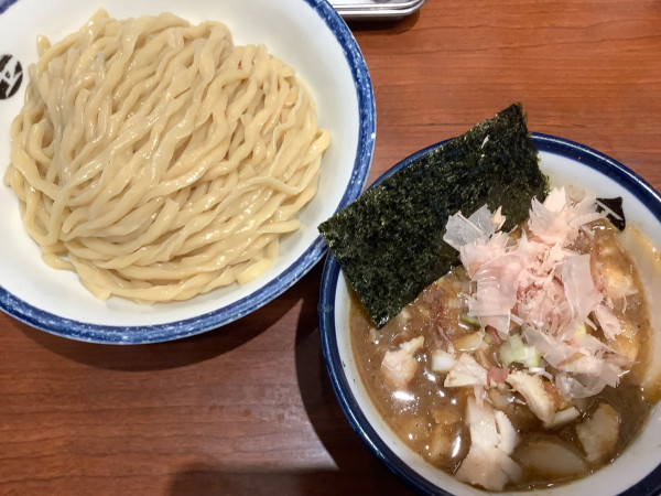 「つけ麺　中盛　＋　ほぐし豚」@つけめん 玉 本店の写真