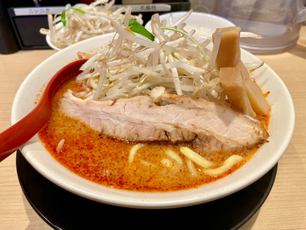 「辛味噌ラーメン＋野菜大盛＋半ライス（サービス）」@味噌麺処 花道庵 川崎平間店の写真