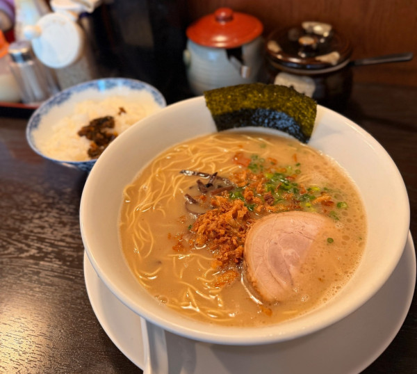 「らーめん（バリカタ￥700）他」@一心の写真