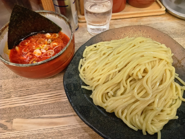 「辛味つけ麺大盛　辛味MAX」@つけ麺屋 やすべえ 新宿店の写真