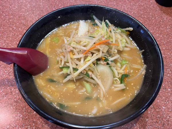 「大盛味噌ラーメン　麺硬　900円」@ラーメン王の写真