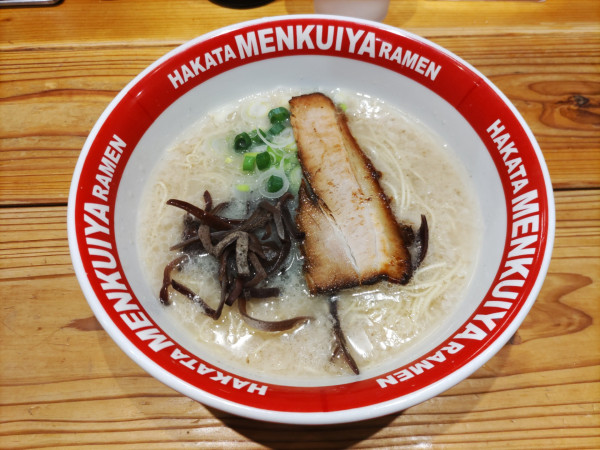 「博多ラーメン700円」@めんくいや 博多駅東店の写真