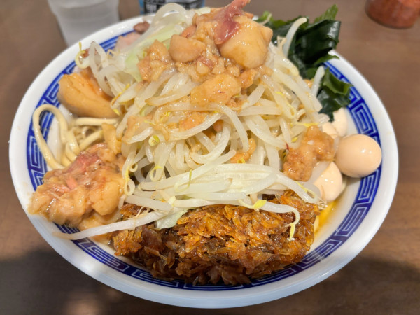 「えびラーメン非乳化細麺うずら肉厚わかめあぶらからめ」@ラーメン ゼンゼンの写真