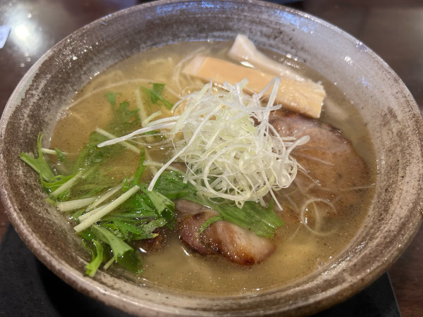 「純塩らぁ麺・中盛」@麺らいけんの写真