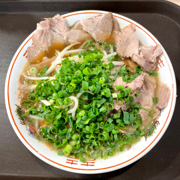 「醤油チャーシュー麺 1300円」@くじら食堂 お食事ちゅうぼうの写真