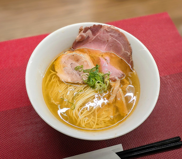 「塩らぁめん」@麺LOUISの写真