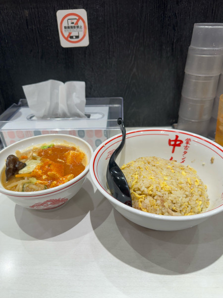 「チャーハン＋半ラーメン」@蒙古タンメン 中本 町田店の写真