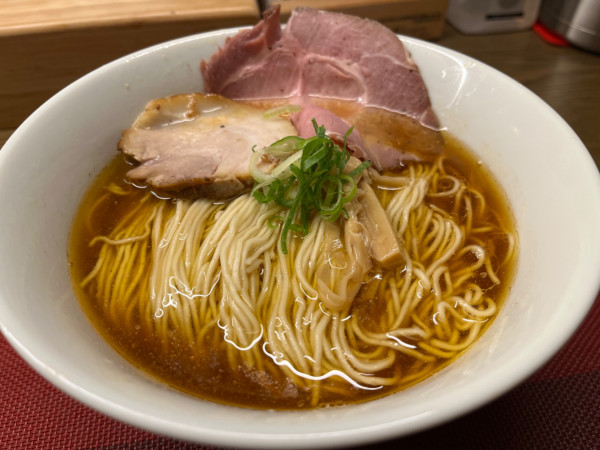 「醤油らぁめん」@麺LOUISの写真