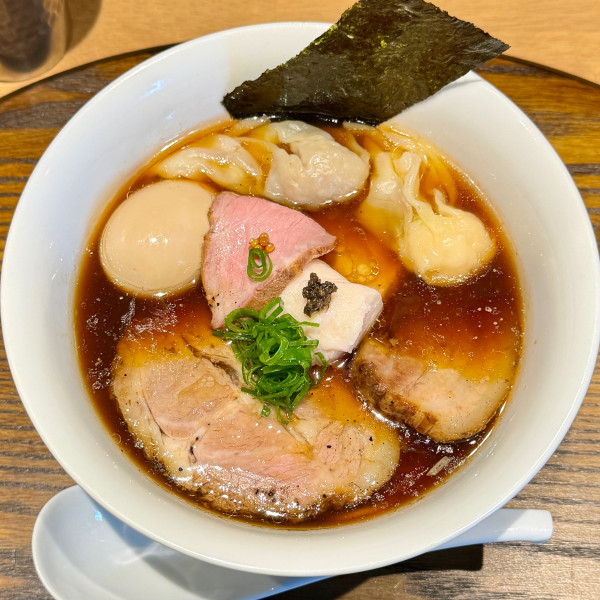「特上醤油らぁ麺」@らぁ麺や 嶋の写真