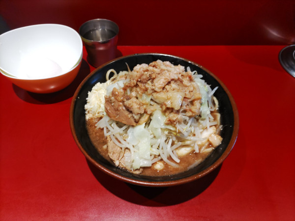「小ラーメン＋生玉子」@ラーメン二郎 荻窪店の写真
