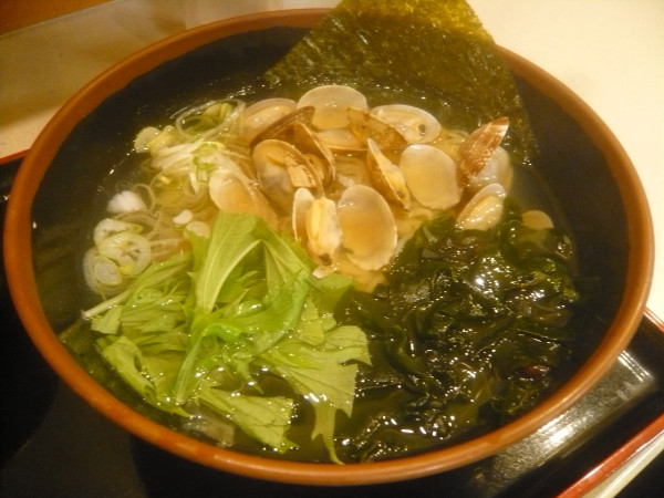 「あさりと海藻の特製塩ラーメン」@名代 富士そば 川崎東口店の写真