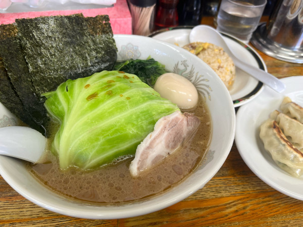 「キャベ玉ラーメン+Eセット ¥1,350」@横浜ラーメン厨房 うえむらやの写真
