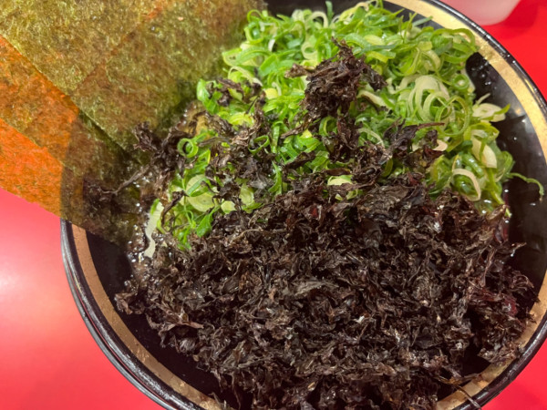 「九条ネギラーメン1,100円＋岩のり200円」@横浜家系ラーメン 大輝家の写真