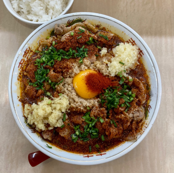「スタミナ赤　1530円(麺大盛)+白米250円」@食堂 七彩の写真
