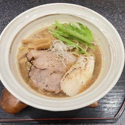 濃口醤油煮込みラーメン