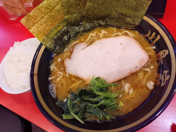 「ラーメン並、ライス」@横濱家系ラーメン 川島家の写真