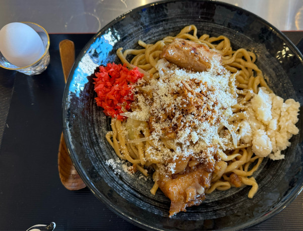 「まぜそば中300g➕粉チーズ➕背徳のTKG」@川口まぜそば 波木屋の写真
