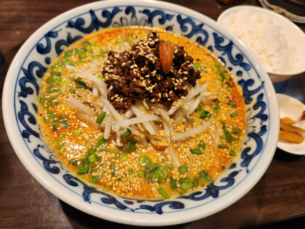 「限定　胡麻味噌担々麺　小ライス」@名物よだれ鶏と濃厚鶏白湯麺 MATSURIKA 武蔵新田店の写真