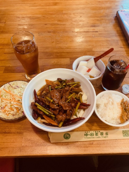 「牛肉と野菜炒めかけ麺（週替り） 660円」@中国茶房8 新宿店の写真