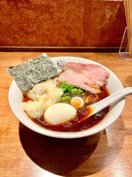 「シャモの醤油中華蕎麦（特製）」@鶏出汁 朧月夜（【旧店名】麺屋まこと）の写真