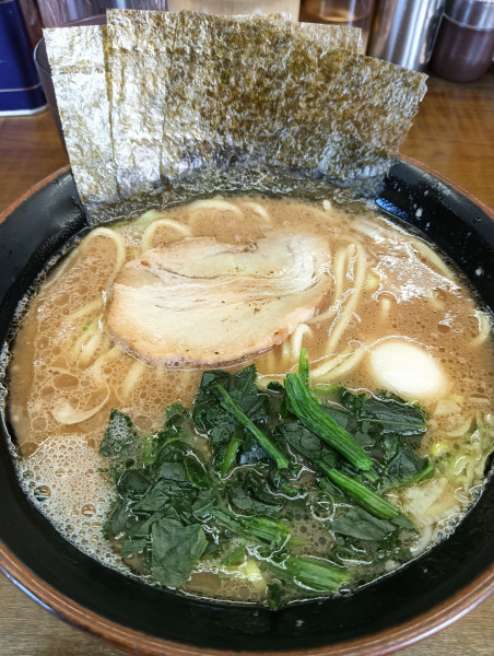 「豚骨醤油ラーメン」@すずき家 下永谷2号店の写真