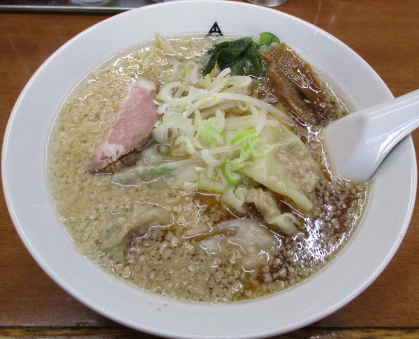 「特製ワンタンメン 800円」@宝来の写真