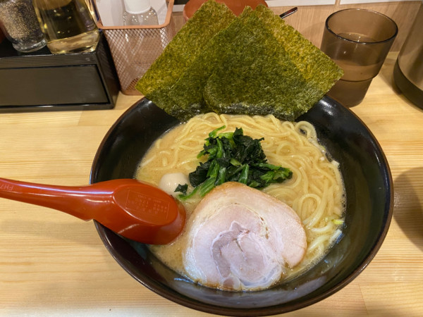 「ラーメン(850円→オープン記念価格600円)」@横浜家系ラーメン 赤家 住吉店の写真